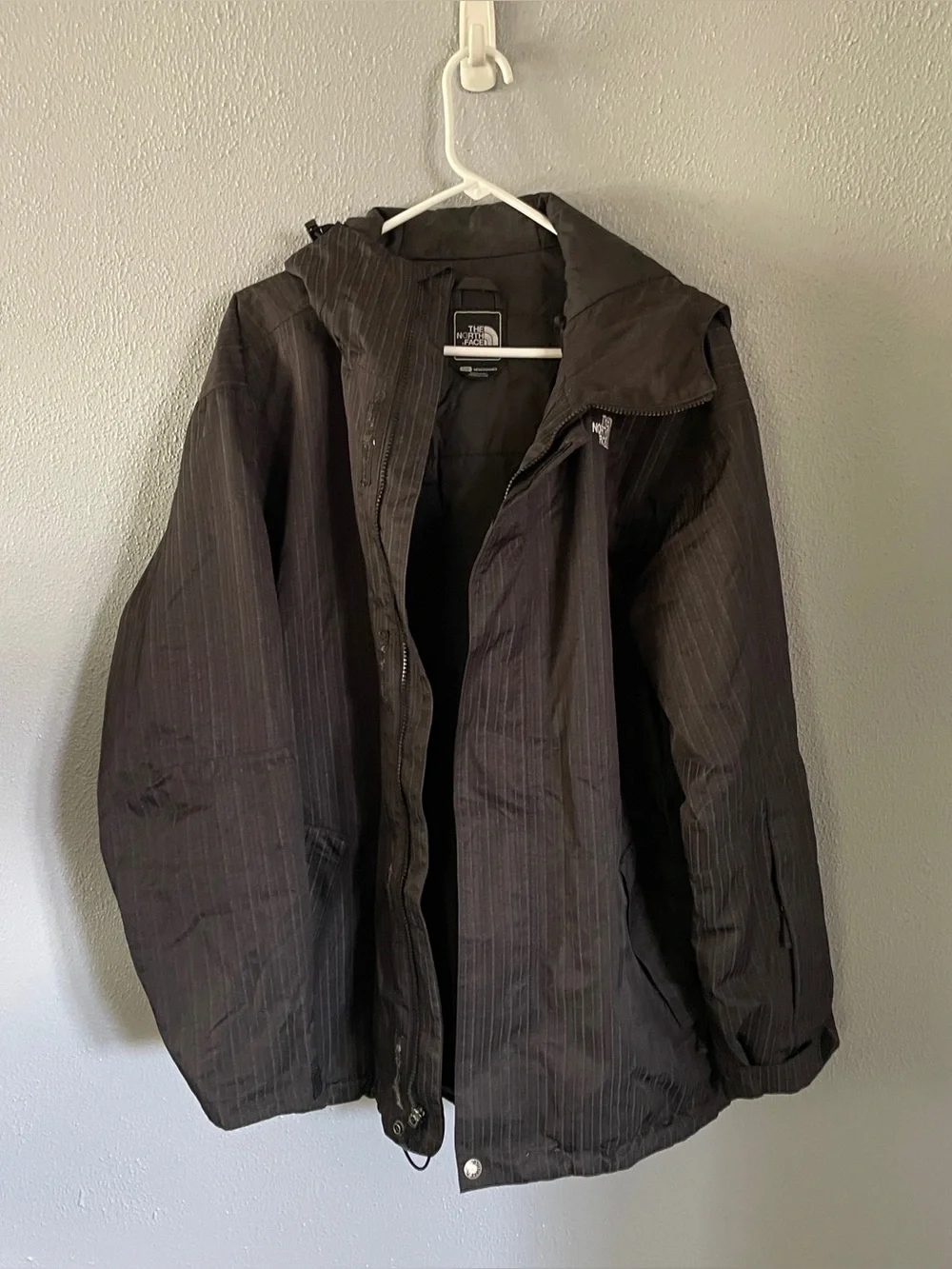 The North Face Black and Grey Pinstripe Insulated Hooded Jacket Men’s Size L